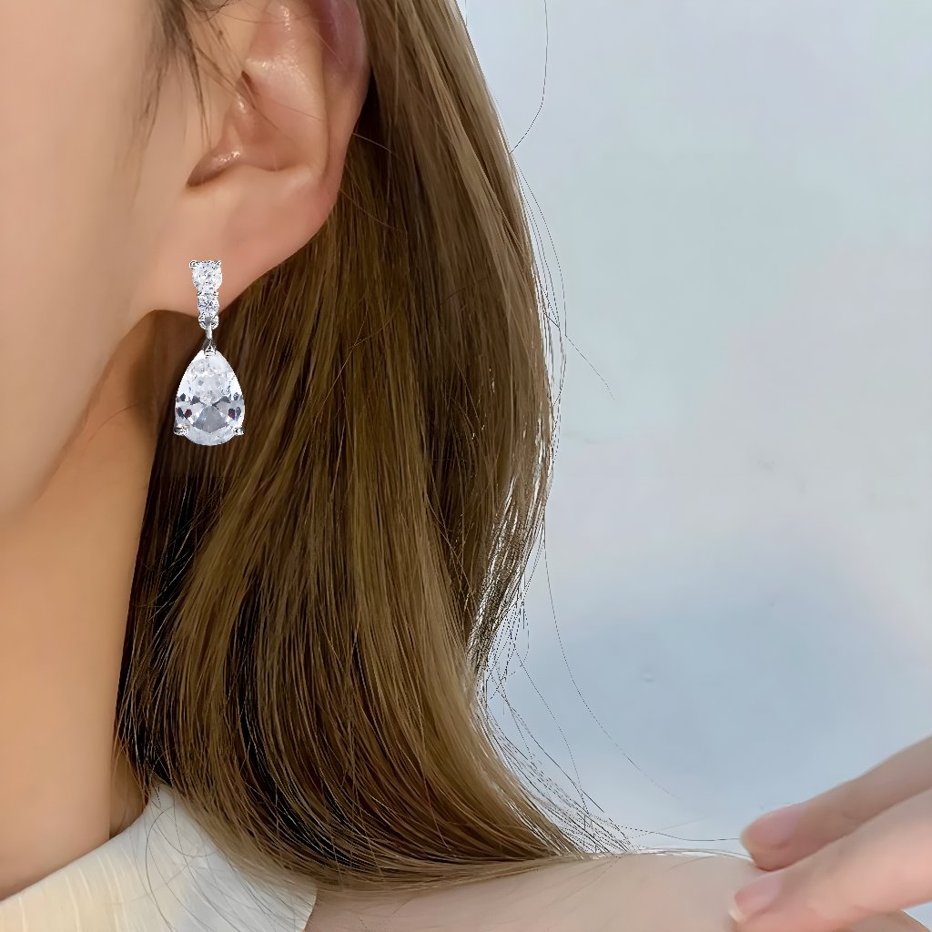 925 Sterling Silver Elegant Water Drop High Quality Lab Diamonds Earrings